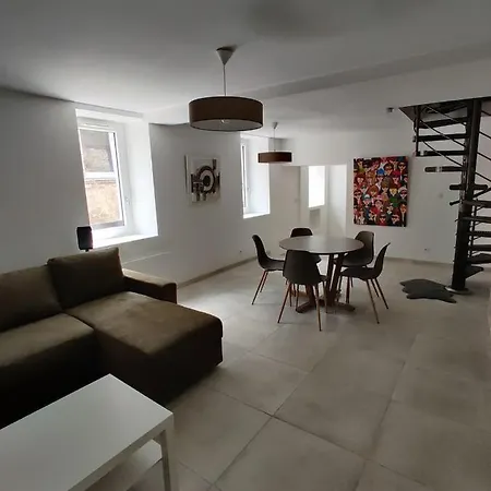 Passage 32 B&B